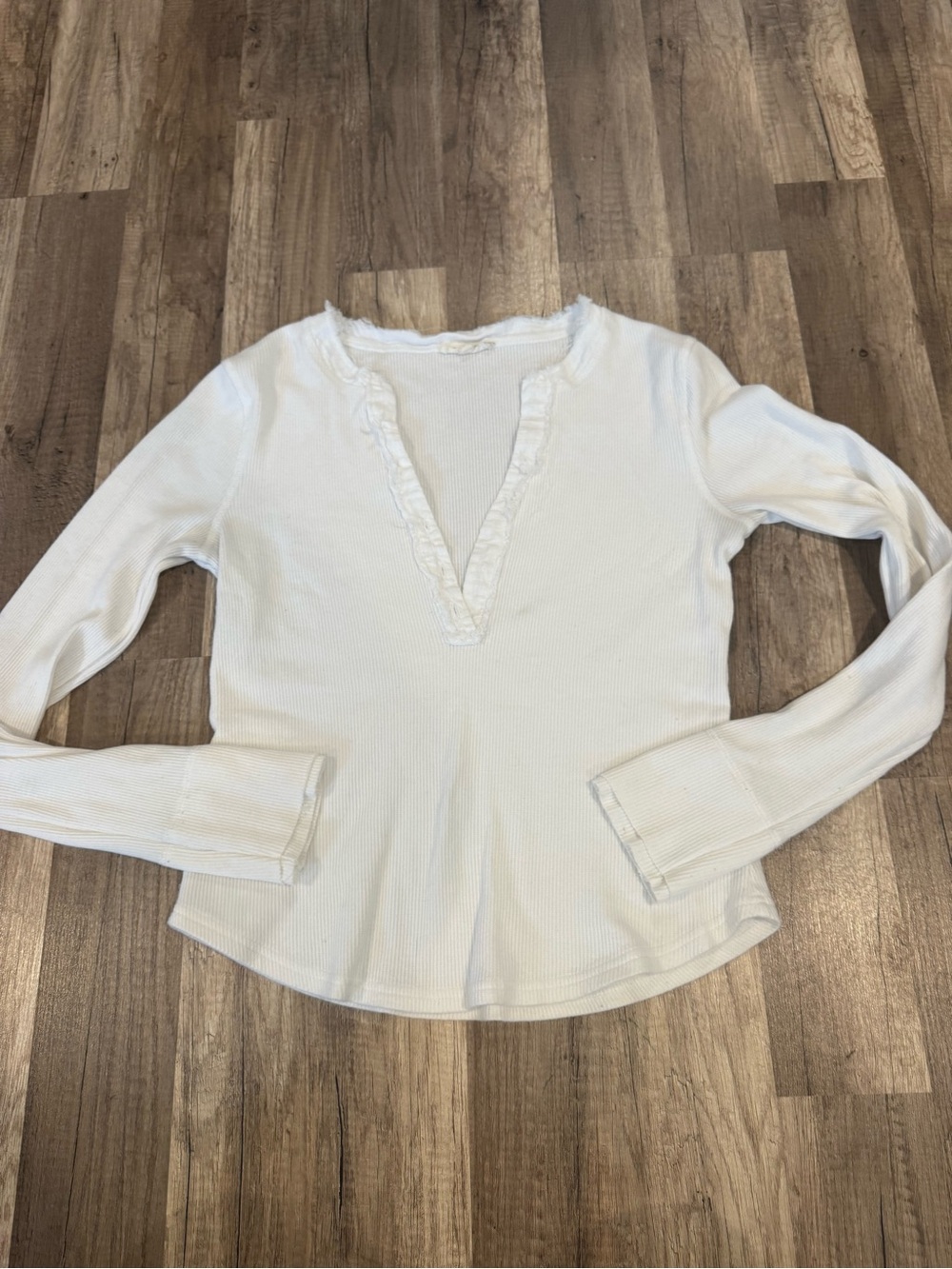 Mystree White Long Sleeve Ruffle V-Neck Thermal Top